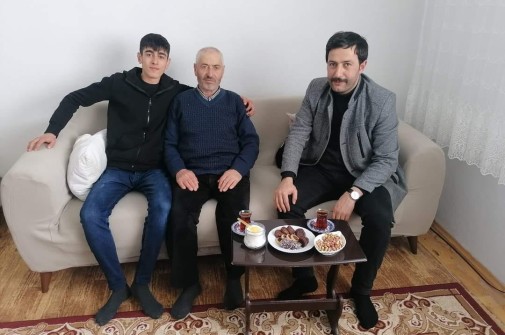 YADES (Yaşlı ve Engelli ) Programı kapsamında Belediye Başkanımız Sayın Arslan Gürer hane ziyaretleri yaparak hemşehrilemizin sorunlarını sıkıntılarını dinleyerek istişarelerde bulundular.