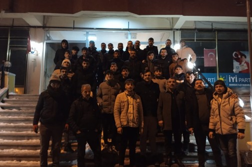 KENDİSİ KÜÇÜK YÜREĞİ BÜYÜK DEMİRÖZÜ